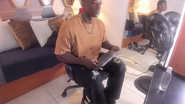 Snapshot of MarcusBlack_ chatting on 09.30.25 MarcusBlack online show from 09.30.25