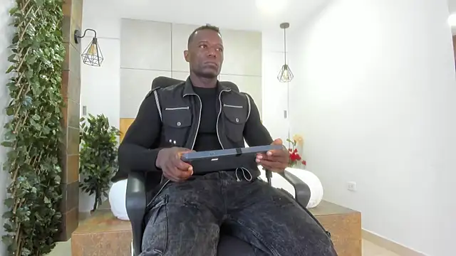 Snapshot of MarcusBlack_ chatting on 10.04.25 MarcusBlack online show from 10.04.25