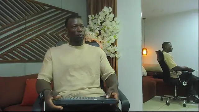 Snapshot of MarcusBlack_ chatting on 10.06.25 MarcusBlack online show from 10.06.25
