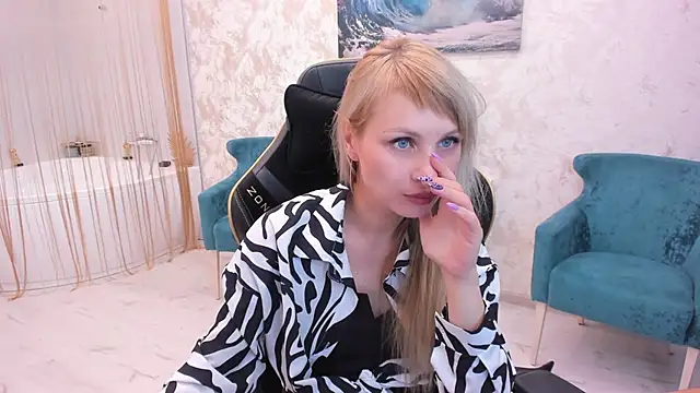 Snapshot of LindaSandy_1 chatting on 09.15.25 LindaSandy 1 online show from 09.15.25