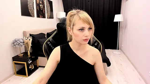 Snapshot of LindaSandy_1 chatting on 11.08.25 LindaSandy 1 online show from 11.08.25