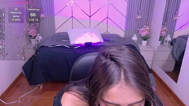 alesiamoore online show from 04.23.26