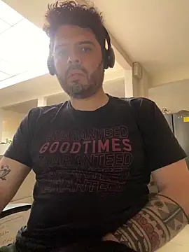 Snapshot of uto857 chatting on 11.18.25 uto857 online show from 11.18.25