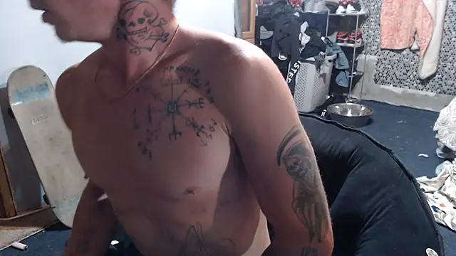 Snapshot of mastertrap chatting on 09.22.25 mastertrap online show from 09.22.25