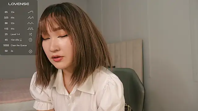 Snapshot of scamelia chatting on 09.20.25 scamelia online show from 09.20.25