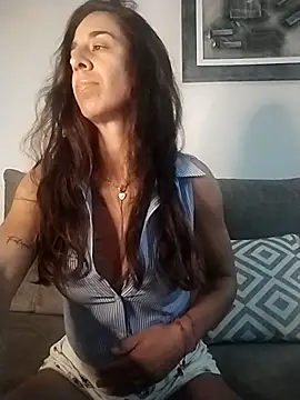 Snapshot of agustinalatina chatting on 09.23.25 agustinalatina online show from 09.23.25