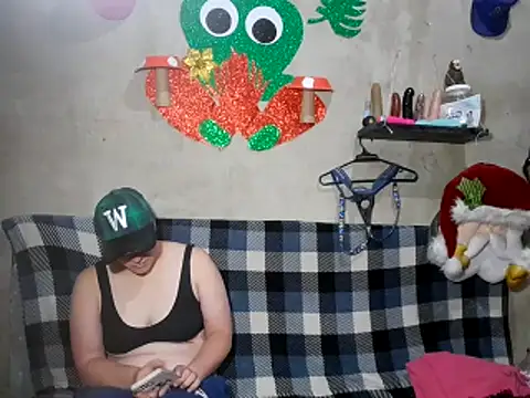 Snapshot of twodoo chatting on 12.05.25 twodoo online show from 12.05.25