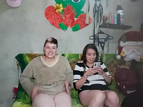 Snapshot of twodoo chatting on 12.17.25 twodoo online show from 12.17.25