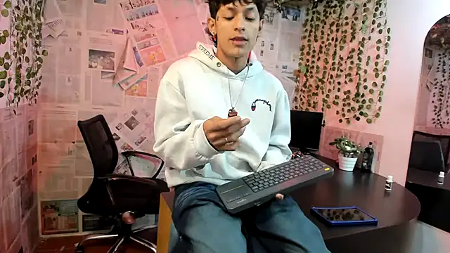 Snapshot of Bastian_boyshot77 chatting on 07.23.26 Bastian boyshot77 online show from 07.23.26