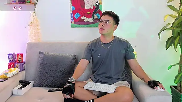 Snapshot of Young_Ben chatting on 09.12.25 Young Ben online show from 09.12.25