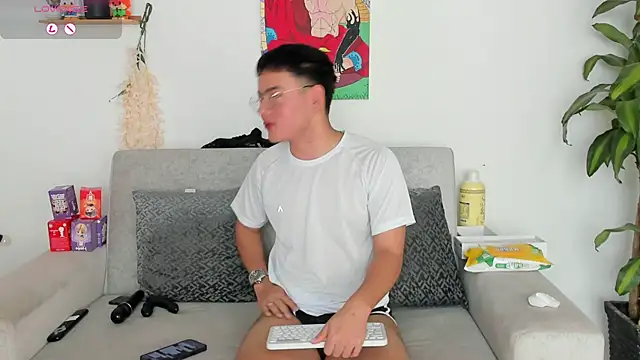 Snapshot of Young_Ben chatting on 09.13.25 Young Ben online show from 09.13.25