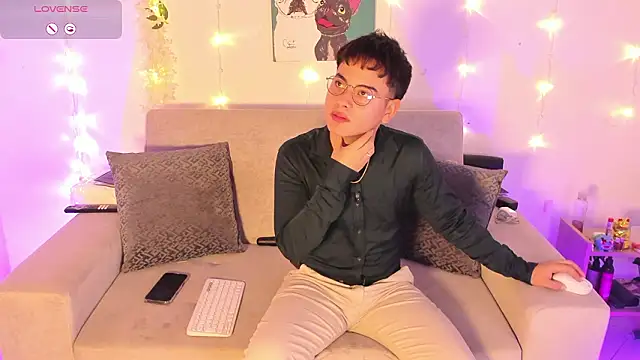 Snapshot of Young_Ben chatting on 02.05.26 Young Ben online show from 02.05.26