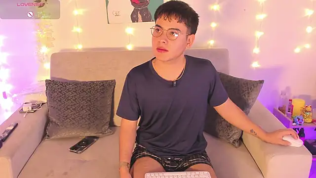 Snapshot of Young_Ben chatting on 02.10.26 Young Ben online show from 02.10.26