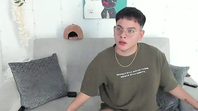 Snapshot of Young_Ben chatting on 03.08.26 Young Ben online show from 03.08.26