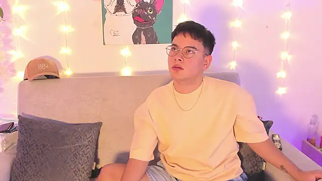 Snapshot of Young_Ben chatting on 03.12.26 Young Ben online show from 03.12.26