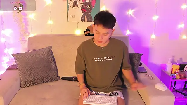 Snapshot of Young_Ben chatting on 03.21.26 Young Ben online show from 03.21.26