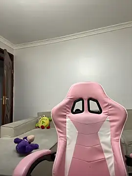 Snapshot of Lil-shawrie chatting on 09.17.25 Lil-shawrie online show from 09.17.25