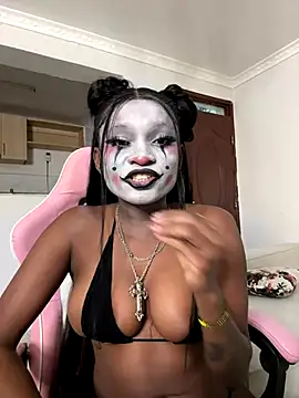 Snapshot of Lil-shawrie chatting on 10.02.25 Lil-shawrie online show from 10.02.25