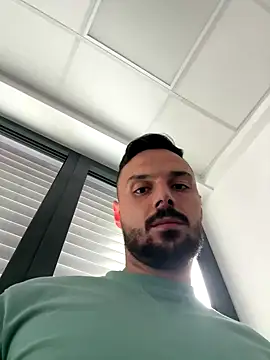 Snapshot of yourdreamboy17 chatting on 09.25.25 yourdreamboy17 online show from 09.25.25