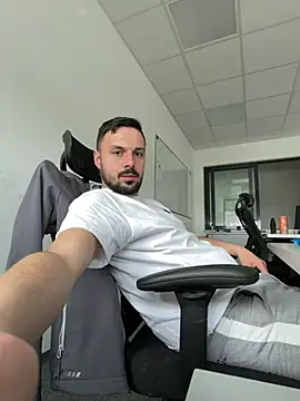 Snapshot of yourdreamboy17 chatting on 04.10.26 yourdreamboy17 online show from 04.10.26