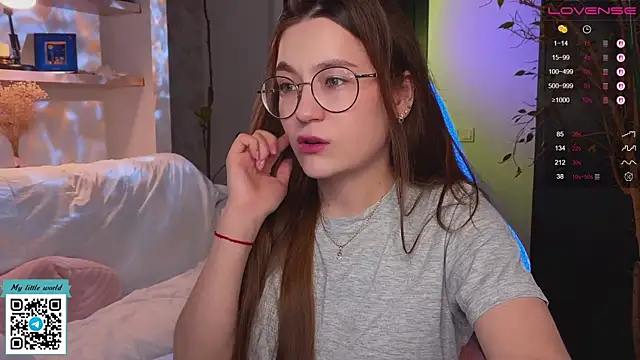 mia here online show from 10.24.25