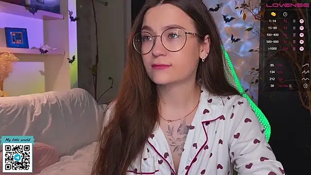 mia here online show from 10.28.25