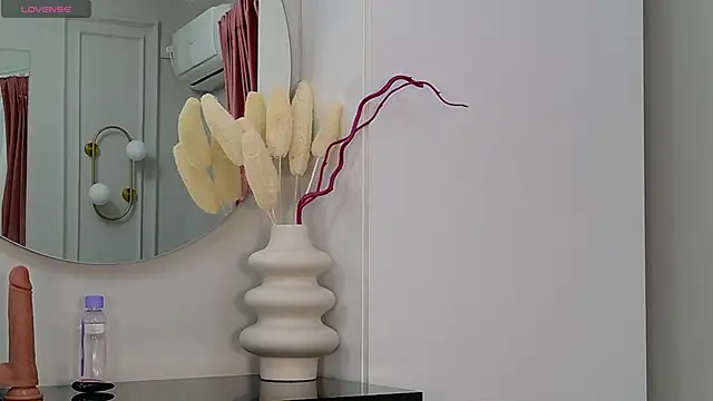 Snapshot of SiennaPierce chatting on 10.20.25 SiennaPierce online show from 10.20.25