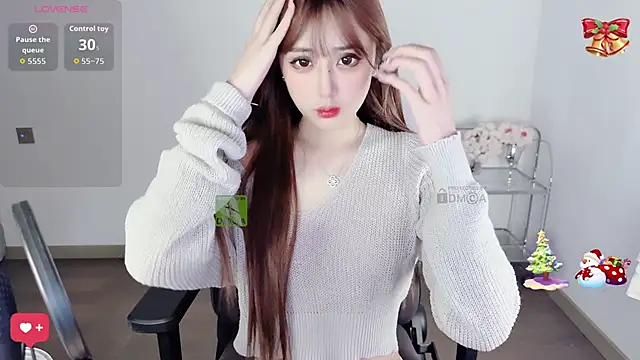 Snapshot of OwQoll chatting on 12.20.25 OwQoll online show from 12.20.25