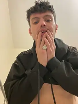 Snapshot of papipablow chatting on 12.14.25 papipablow online show from 12.14.25