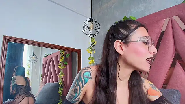 viollettaa  online show from 05.02.26
