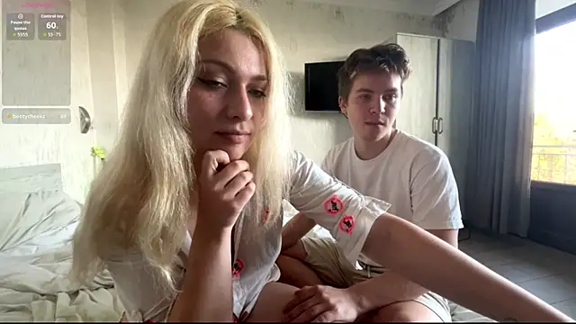 Snapshot of Hikki_ chatting on 11.05.25 Hikki online show from 11.05.25