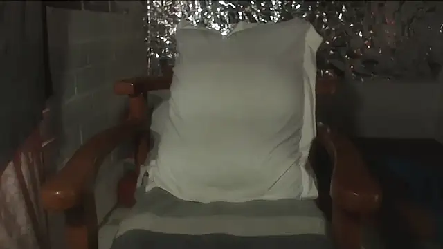 Snapshot of rose-crystal chatting on 10.11.25 rose-crystal online show from 10.11.25