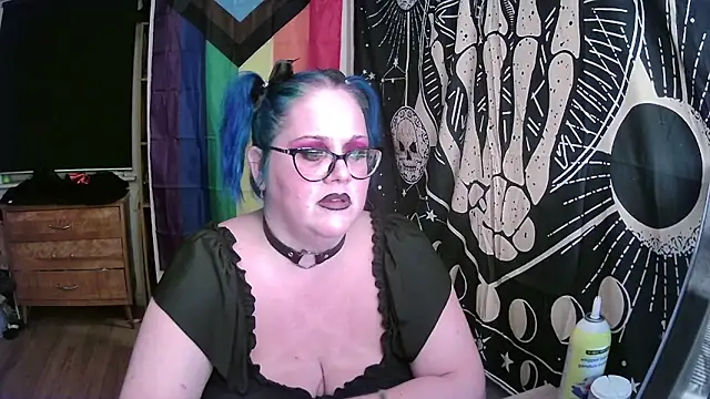 Snapshot of Kinky_Witch chatting on 09.18.25 Kinky Witch online show from 09.18.25