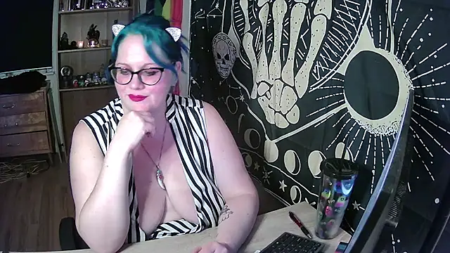 Snapshot of Kinky_Witch chatting on 09.26.25 Kinky Witch online show from 09.26.25