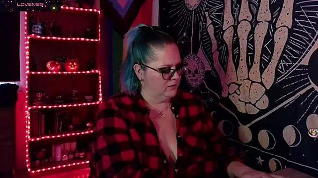 Snapshot of Kinky_Witch chatting on 10.26.25 Kinky Witch online show from 10.26.25