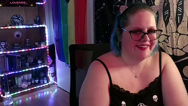 Snapshot of Kinky_Witch chatting on 11.03.25 Kinky Witch online show from 11.03.25