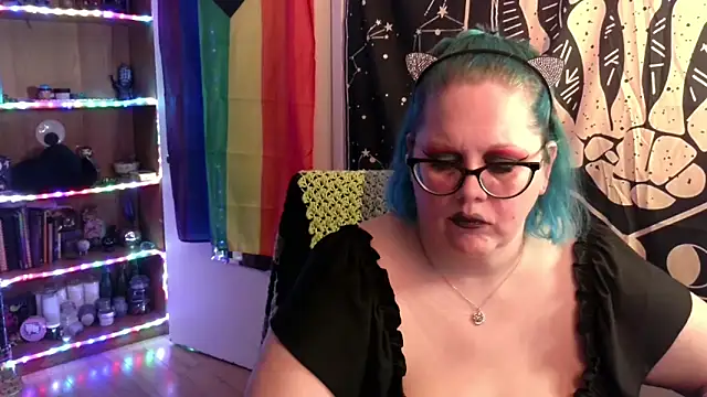 Snapshot of Kinky_Witch chatting on 11.19.25 Kinky Witch online show from 11.19.25