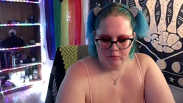 Snapshot of Kinky_Witch chatting on 11.19.25 Kinky Witch online show from 11.19.25