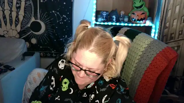 Kinky Witch online show from 04.25.26