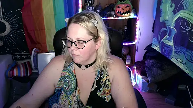 Snapshot of Kinky_Witch chatting on 06.24.26 Kinky Witch online show from 06.24.26