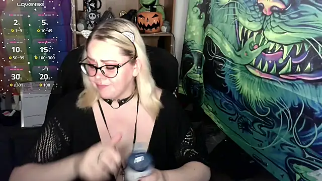 Snapshot of Kinky_Witch chatting on 07.28.26 Kinky Witch online show from 07.28.26