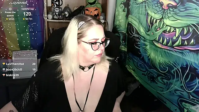 Snapshot of Kinky_Witch chatting on 07.28.26 Kinky Witch online show from 07.28.26