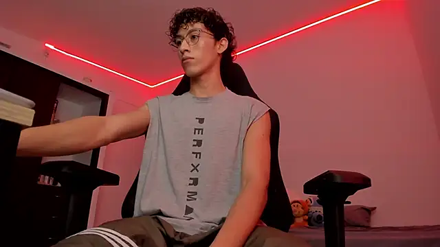 Snapshot of velvet_skyn chatting on 10.08.25 velvet skyn online show from 10.08.25