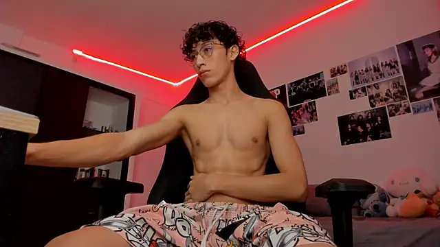 Snapshot of velvet_skyn chatting on 10.21.25 velvet skyn online show from 10.21.25