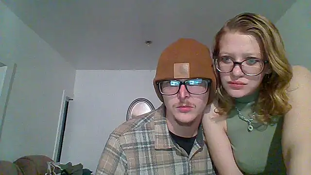 Snapshot of SoftLeini chatting on 11.16.25 SoftLeini online show from 11.16.25