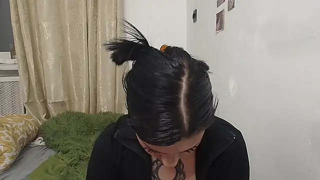 Snapshot of Susie_su chatting on 10.13.25 Susie su online show from 10.13.25