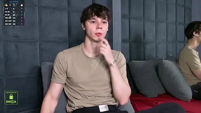 Snapshot of AnthonyHall chatting on 11.20.25 AnthonyHall online show from 11.20.25