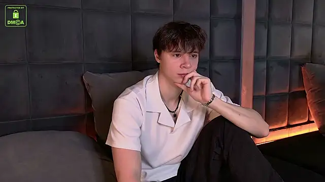 Snapshot of AnthonyHall chatting on 11.26.25 AnthonyHall online show from 11.26.25