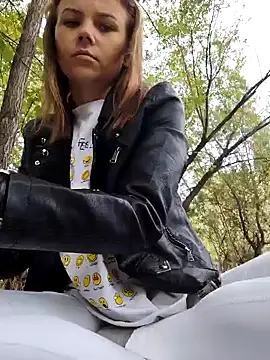 Snapshot of YOURLIKAA chatting on 09.22.25 YOURLIKAA online show from 09.22.25