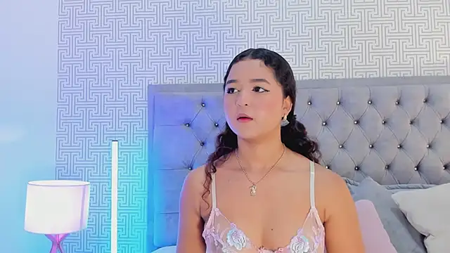 Evaa Lunna  online show from 02.02.26